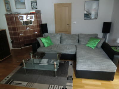 Wohnzimmer Kachelofen